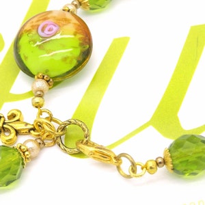 Bracelet LYS OLIVE d'OR perles en cristal facettes de Bohême vert olivine lampwork verre lentille rose fleur breloque or antique cadeau été image 5