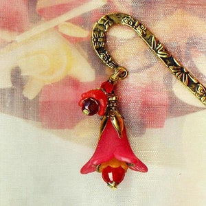 Bookmark SPRINGTIME RED TULIPE acrylic flowers crystal faceted beads antiqued gold vintage gift MP145 imagem 2