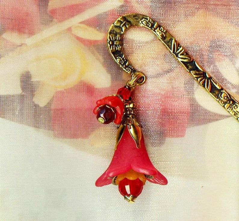 Bookmark SPRINGTIME RED TULIPE acrylic flowers crystal faceted beads antiqued gold vintage gift MP145 image 2