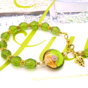 Bracelet LYS OLIVE d'OR perles en cristal facettes de Bohême vert olivine lampwork verre lentille rose fleur breloque or antique cadeau été image 2