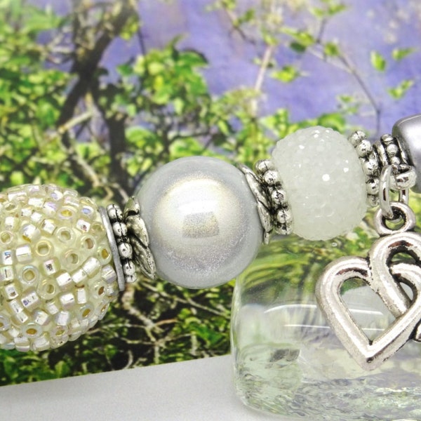 Stylo INDONESIA LES AMOUREUX perles blanc magique rondelle rocailles coeur argent tibétain cadeau mariage invité STY042
