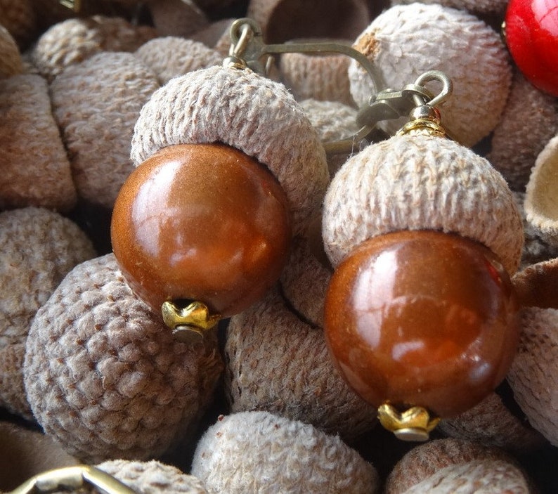 Boucles GLANDS MAGIQUES CHOCOLAT marron perle coupelle naturelle chêne forêt Provence or antique bronze OR706 image 1