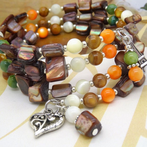 Bracelet NATURAL SUMMER mix en perles de nacre ronde forme irrégulière beige orange marron vert olive argent cœur tour eiffel france été