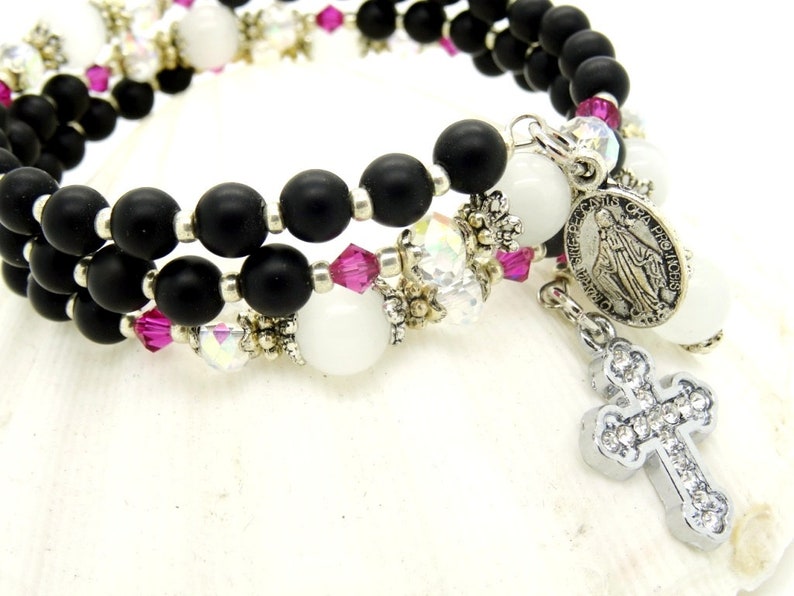 Rosenkranz Armband ONYX schwarz matt Perlen Kristall facettiert Swarovski Fuchsia Kreuz Madonna Anhänger Kommunion Taufe Hochzeit Bild 2