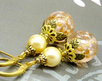 Boucles TRÉSOR BAROQUE PEACH perles en verre style Murano avec paillettes doré perles nacrées corn silk gold vintage antique OR783