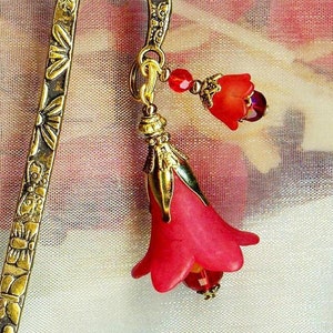 Bookmark SPRINGTIME RED TULIPE acrylic flowers crystal faceted beads antiqued gold vintage gift MP145 imagem 3