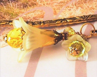 Bookmark SPRINGTIME LEMON FLOWER crystal faceted Czech beads acrylic floral antiqued vintage MP147