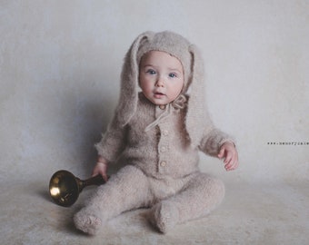 Tenue de lapin, tenue de taille de gardienne, barboteuse et chapeau tricotés de pieds de lapin de bébé, accessoire de photo de nouveau-né de tenue de lapin