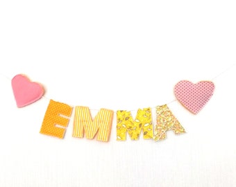 Guirnalda de tela personalizada con nombre: decoración infantil cosida a mano