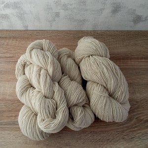 Natural Sheep Wool,Hand knitting yarn ,Socks yarn, home decor ,felting yarn