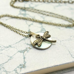 Necklace GWEN mother of pearl * dragonfly * dragonfly pendant * shimmering * Victorian * Art Nouveau * with pendant * moon * short chain * insect