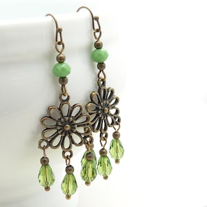 Ohrringe JUNE  Chandeliers * grüne Ohrhänger * hängend * Pastellfarben * Blume * Blumen * Geschenk Muttertag * Bridgerton * Glasperlen