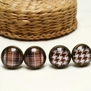 Orecchini a bottone KENDRA pied de poule *motivo a quadri * Pepita * 12 mm * a quadri * fantasia tessuto * tartan * pied de poule * marrone beige * Inghilterra * bronzo