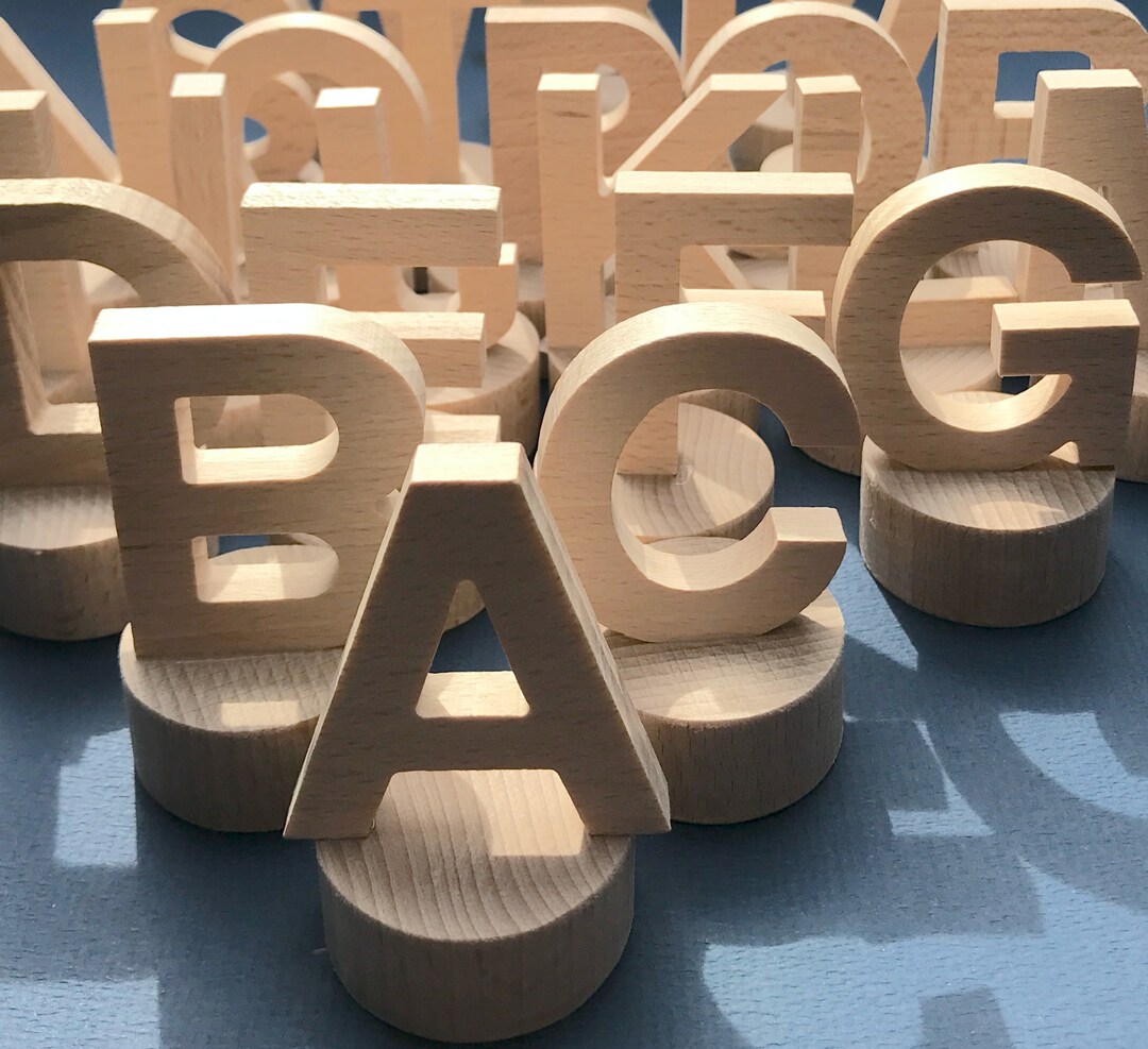 Kleines Bild Auf Holz Oder Porzellan Acht Buchstaben Holzbuchstaben / Buchstaben ABC Aus Holz / Namensbuchstaben