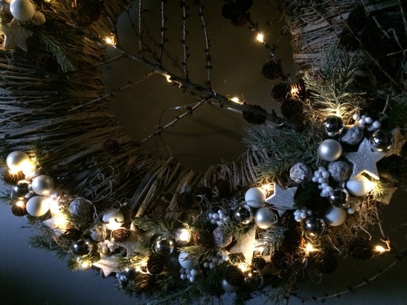 Ghirlanda per porta dell'Avvento 65 cm con 40 lucine a LED decorazione per  porta decorazione per porta ghirlanda di salice di Natale cervo filo di  feltro di abete -  Italia