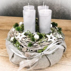 Adventskranz Adventskalender Filz Kugeln Sterne Moos Zedern mehrjährig rund
