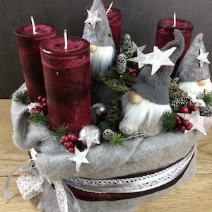 Ronde adventskrans met kabouter van 25 cm – stijlvol en tijdloos.