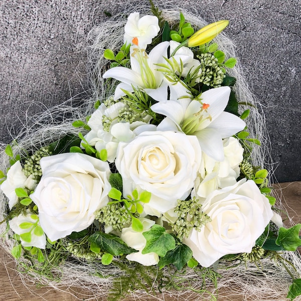 Grabgesteck mit weißen Lilien und Rosen Grabschmuck Herz Farbwunsch Grabdeko Grabdekoration