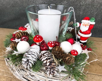 Advent arrangement arrangement Santa Claus modern round moss thuja cones acorns gold white