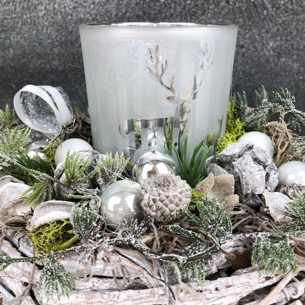 Adventsgesteck Gesteck 20cm Windlicht Glas Teelicht Silber Hirsch Modern Rund Zapfen Weiß