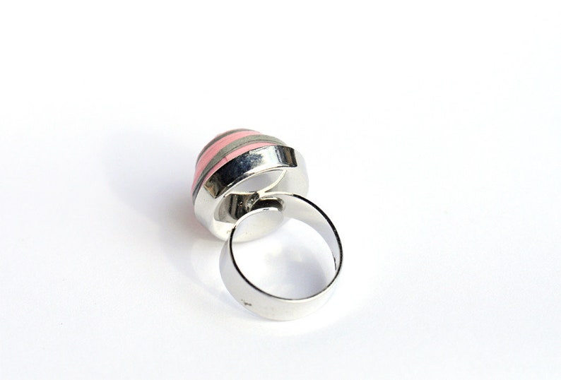 Ring Papier-Bonbon Rosa Grau geringelt Bild 2