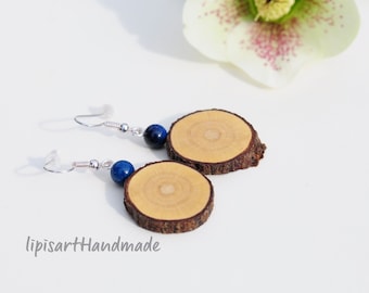 Earrings – natural jewelery Wooden disc “The wood of an old rose bush” with an agate pearl