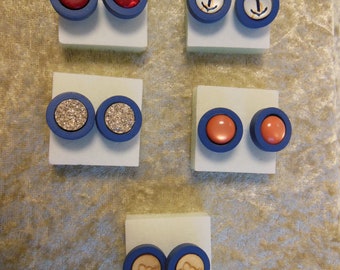 Stud earrings wood with cabochon