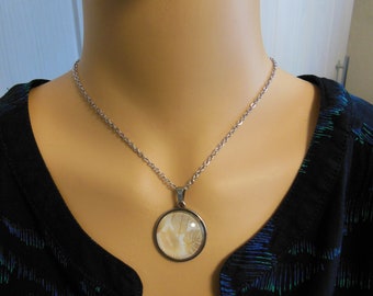 Stainless steel chain with glass cabochon leaves