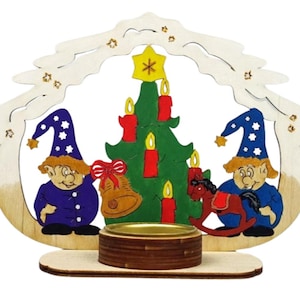 Set de manualidades para elaborar un árbol navideño de gnomos de madera.