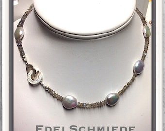 Beautiful gemstone necklace with Labradorite + pearl