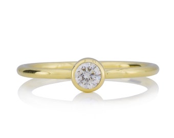 Fine gold ring with diamond, yellow gold