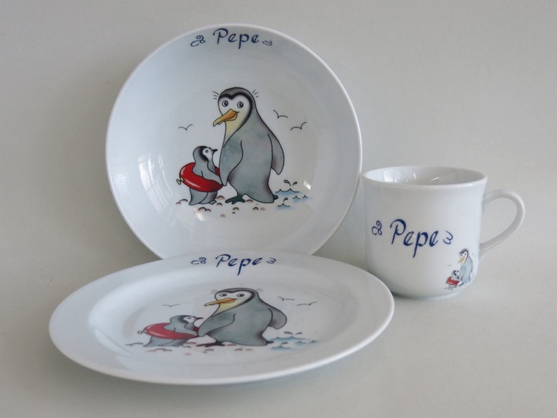 Pinguinmama und Küken auf Porzellan Kindergeschirr mit Namen. Nette Pinguinfamilie auf Sets toll als Geschenk zu Ostern, Weihnachten, Taufe Set 2 | 3-teilig