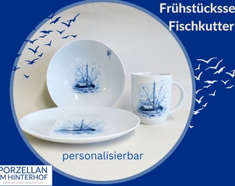 Frühstücksgeschirr Porzellan mit blauem Fischkutter: 3teilig mit großen Tassen, Schale oder Bowl und Teller, Dekor im Delfter Stil weiß blau