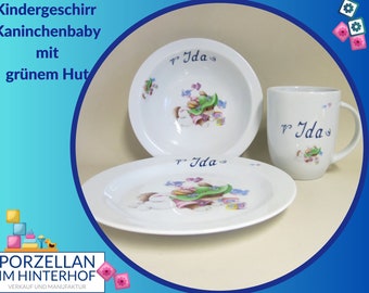 Putziges Kaninchenbaby mit grünem Hut Kindergeschirr Porzellan. 3 Sets, süße Geschenkidee zur Geburt, zum Geburtstag, zu Weihnachten