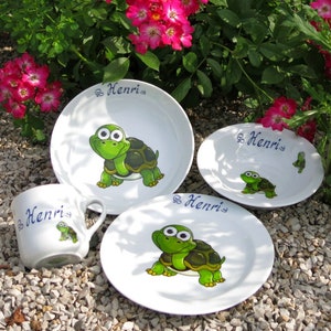 Porzellanset für Kinder: Schorschi Schildkröte mit Namen personalisiert. Essgeschirr aus Porzellan als Geschenk zu Weihnachten Ostern Geburt Bild 9