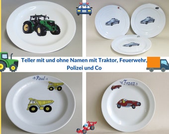 Drei verschiedene Teller aus Porzellan für Frühstück oder Mittagessen mit Autos und Namen: Feuerwehr, Polizei, LKW, Traktor, Roller, Vespa