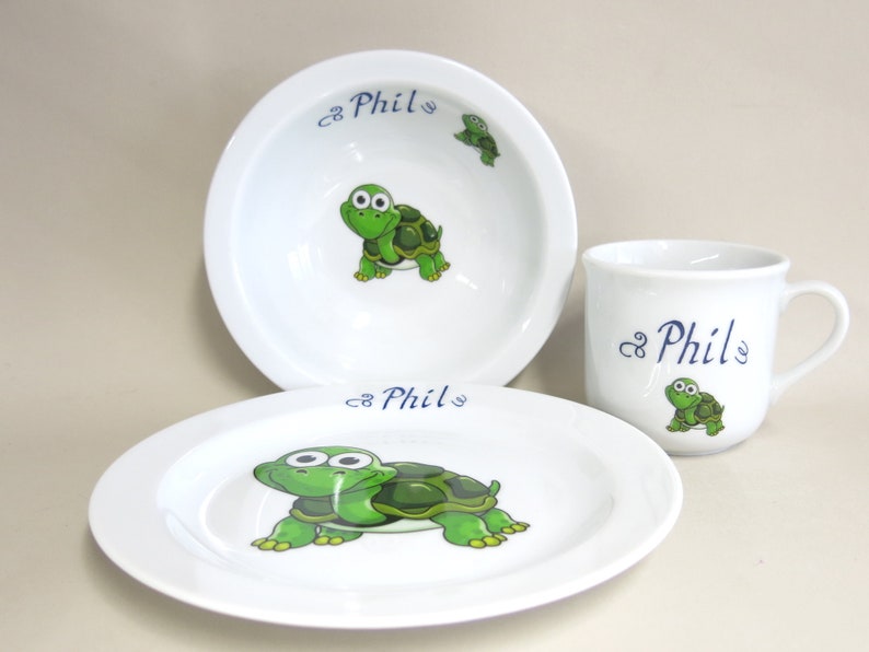 Porzellanset für Kinder: Schorschi Schildkröte mit Namen personalisiert. Essgeschirr aus Porzellan als Geschenk zu Weihnachten Ostern Geburt Bild 3