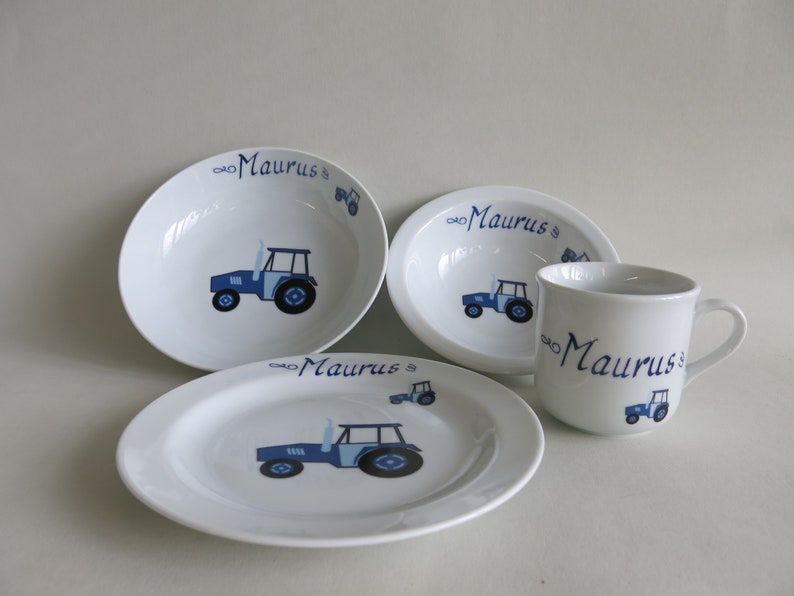 Kindergeschirr aus Porzellan kleiner blauer Traktor mit Namen personalisiert für Kinde, tolles Geschenk für Jungs Geburtstag, Weihnachten Set 4-teilig