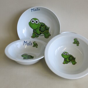 Porzellanset für Kinder: Schorschi Schildkröte mit Namen personalisiert. Essgeschirr aus Porzellan als Geschenk zu Weihnachten Ostern Geburt Bild 7