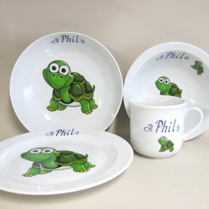 Porzellanset für Kinder: Schorschi Schildkröte mit Namen personalisiert. Essgeschirr aus Porzellan als Geschenk zu Weihnachten Ostern Geburt Bild 2