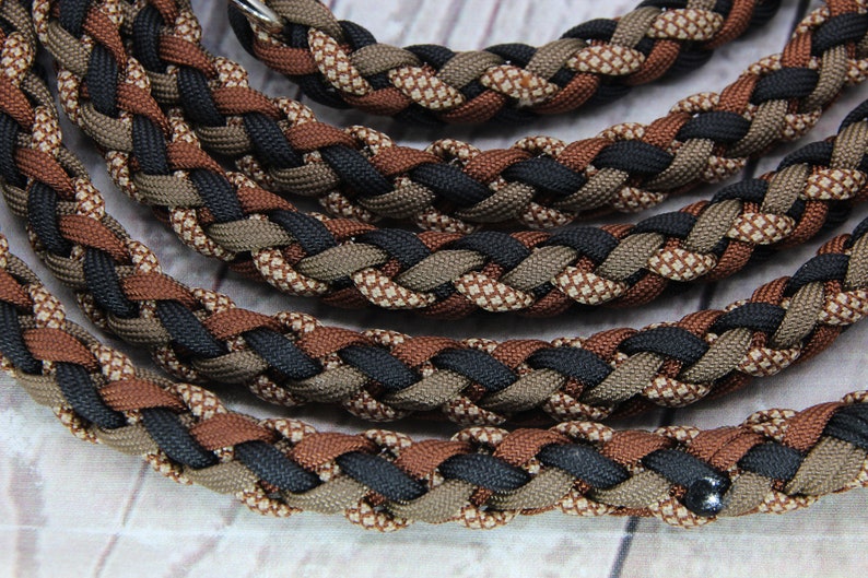 Handmade dog leash made of Paracord 550 in brown-beige tones, dog bag dispenser at the end of the leash, customizable image 4