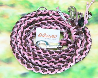 handgeflochtene hundeleine aus Paracord in pink und braunmit Gassibeutelspender personalisierbar