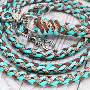 Personalisierbare, handgefertigte Hundeleine aus Paracord-Mix Türkis Creme Mokka mit praktischem Gassibeutelspender