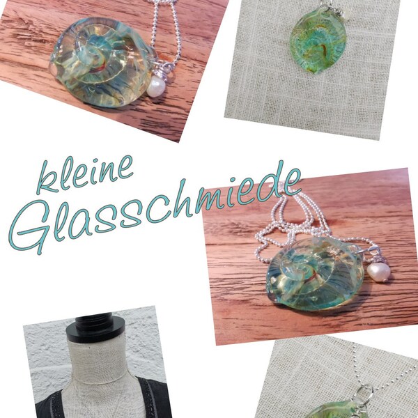 Kette mit Anhänger Ammonit mit Süsswasserperle Unikat Lampwork Meer meergrün blau