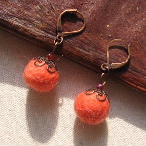 Pendant earrings copper colored with glass bead and 1 cm wool felt ball &quot; Coral &quot;