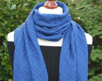 Soft, narrow merino wool scarf, medium blue, checked pattern, knitted wool scarf, noble women's scarf, wool, winter scarf, scratch-free