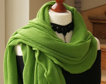 Large oversized merino wool summer shawl *as a counterpart to cashmere*lint-free, German manufacturer, light merino scarf, scarf, light green