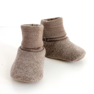 Sapatos de bebê cashmere lã merino bege/marrom claro 1-12 meses / chinelos de bebê reciclados / sapatos de bebê forrados / presente para nascimento