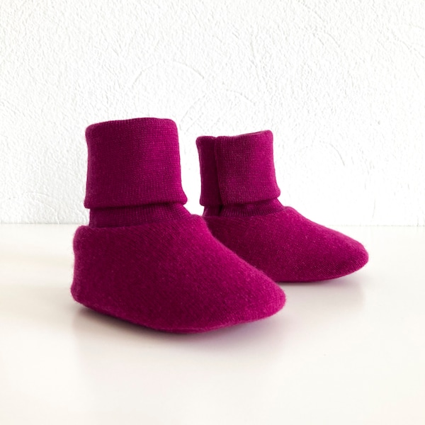 Baby shoes newborn shoes 0-3 months cashmere merino wool magenta upcycling baby slippers