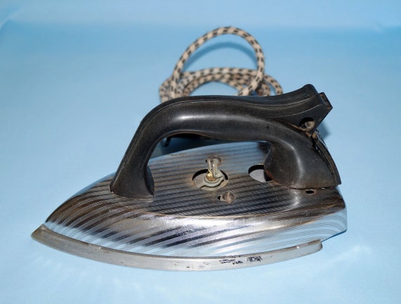 古いアイロン レトロ 昭和レトロ古い電気アイロン （ナショナル・東芝